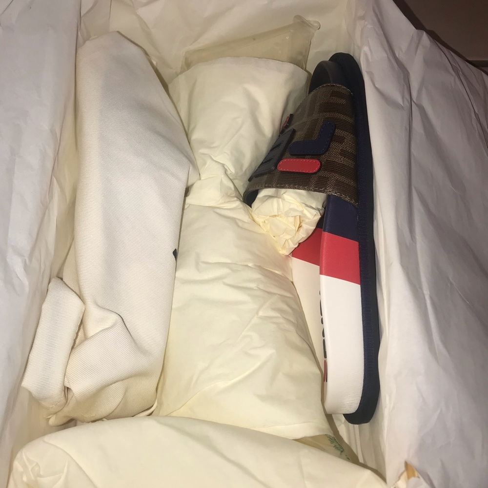 BRAND NEW NEVER WORN FENDI MANIA SLIDES